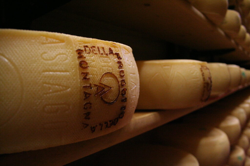 VENETO ECONOMY - Il Consorzio Tutela Formaggio Asiago cresce e rafforza il legame col territorio