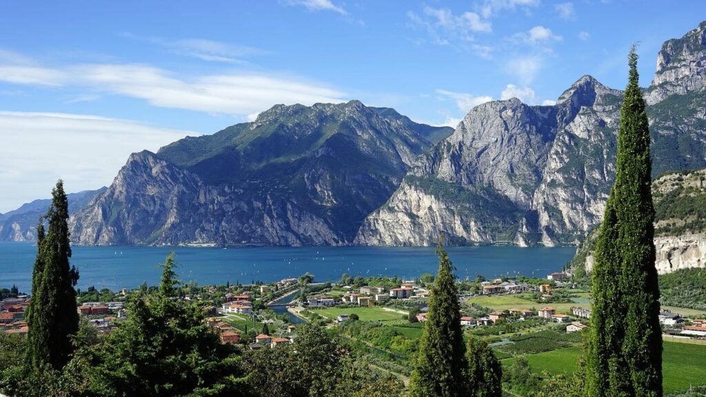 VENETO ECONOMY - Halloween stimola il turismo a Verona e sul Lago di Garda Titolo lungo:
